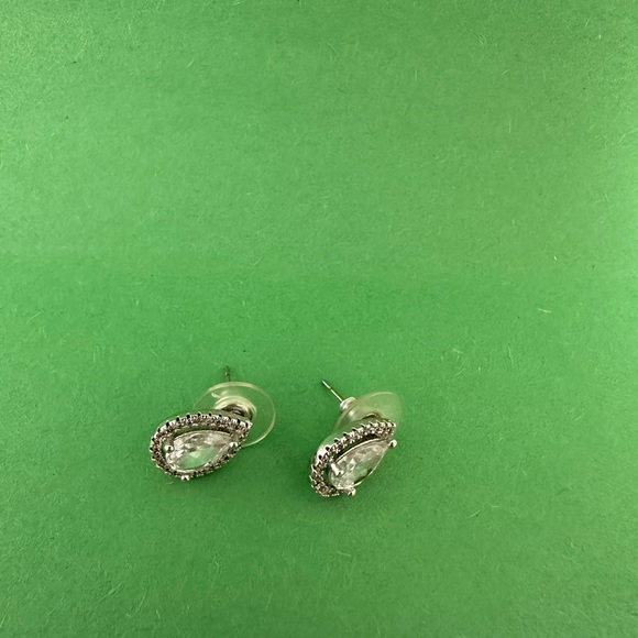 Cubic zirconia pear shaped earrings - Picture 6 of 7